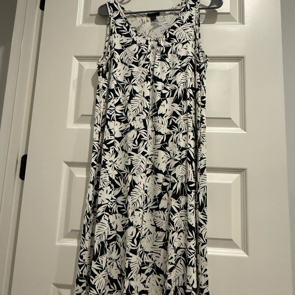 J. Jill Black and White Leaf Pattern Maxi Dress